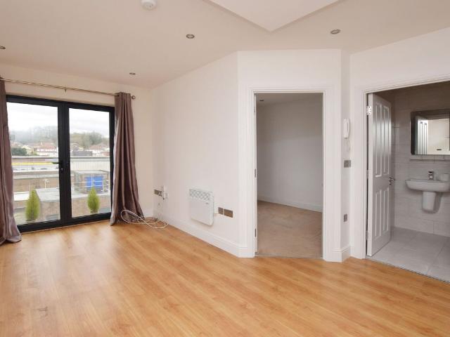 House for rent in The Image, Pouchen End