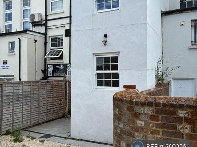 Apartment for rent in Brook Street, Bourne Vale