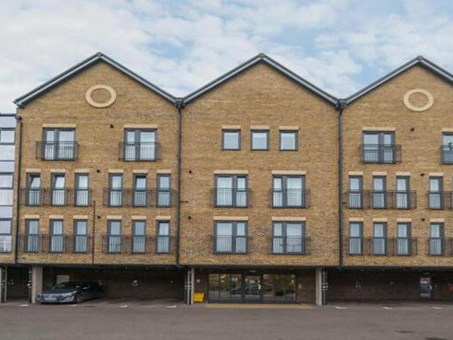 House for sale in Uxbridge, Greater London