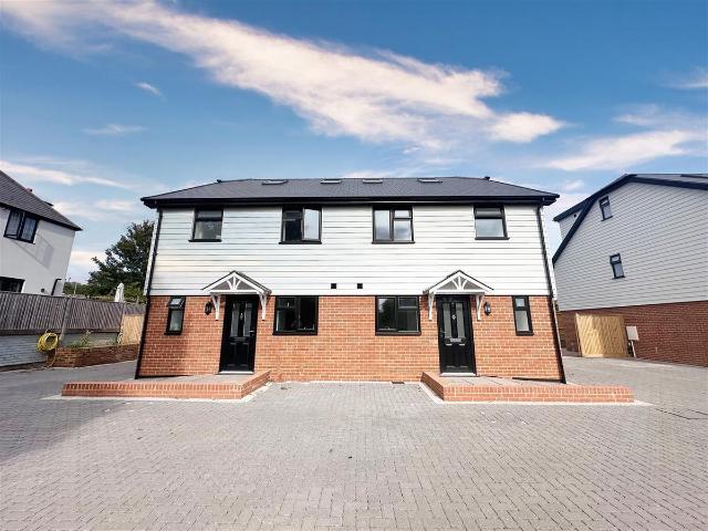 House for rent in Sidley, Heathlands