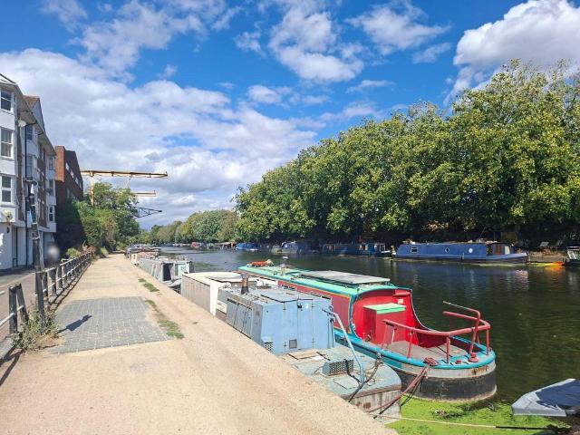 Apartment for rent in Stamford Hill, Greater London