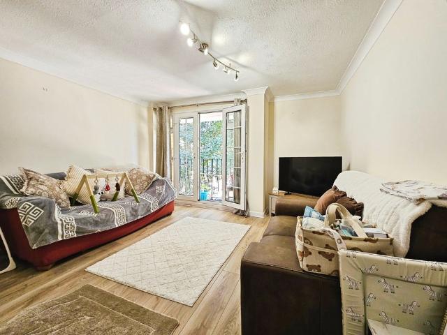 Apartment for rent in Birch Green, Lower Halliford