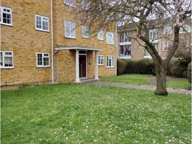 Apartment for rent in Birch Green, Lower Halliford