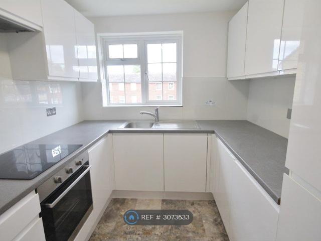 Apartment for rent in Birch Green, Spelthorne