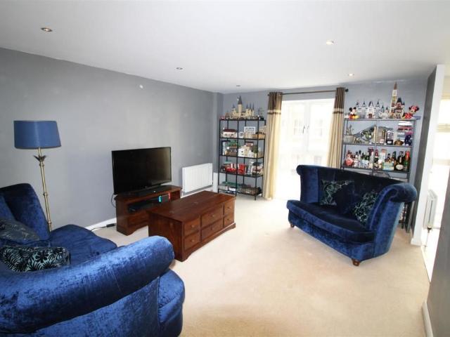 Apartment for rent in Dickens Heath, West Midlands