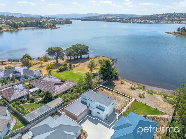 Villa for sale in Claremont