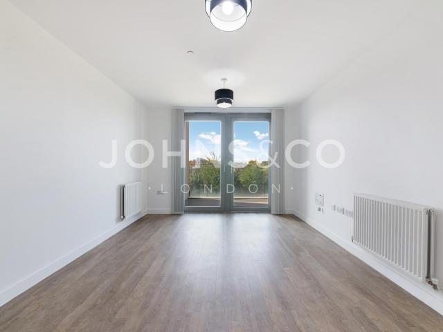 Apartment for rent in Waterside Park, Silvertown