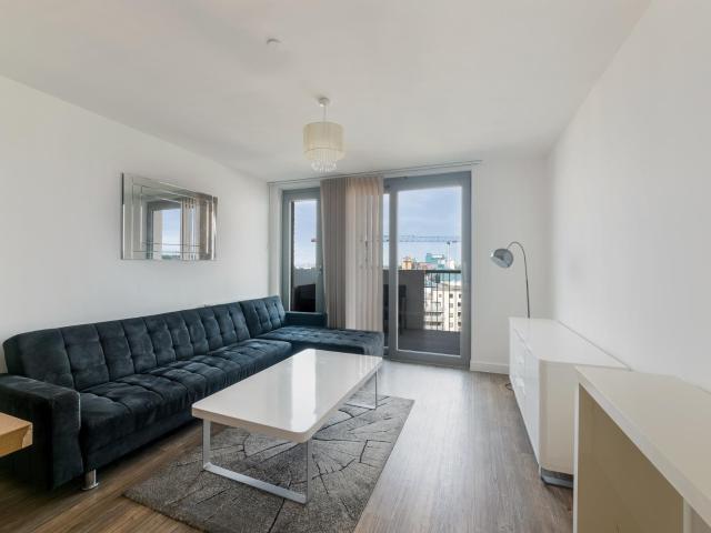 Apartment for rent in Waterside Park, Silvertown