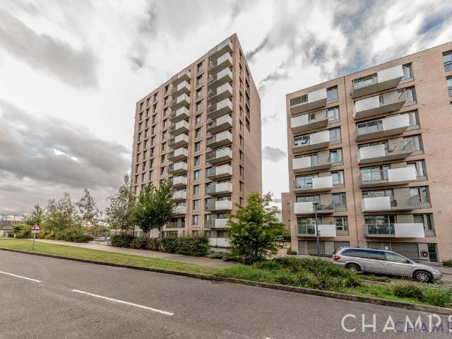 Apartment for rent in Waterside Park, Silvertown