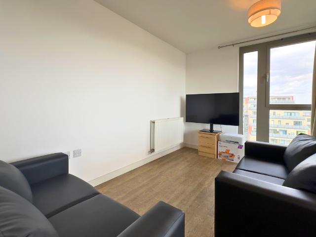Apartment for rent in Waterside Park, Silvertown
