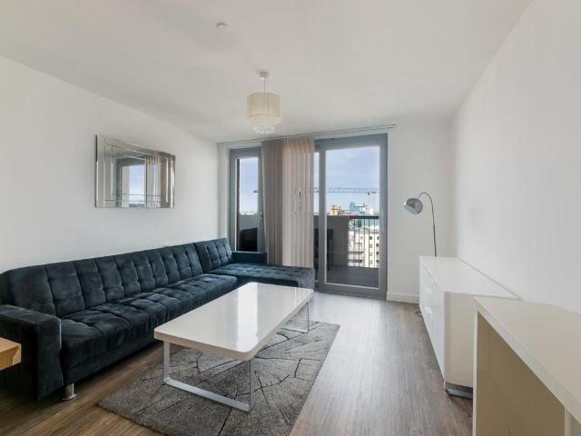 Apartment for rent in Waterside Park, Silvertown