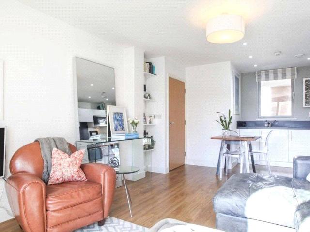 House for rent in Waterside Park, Silvertown