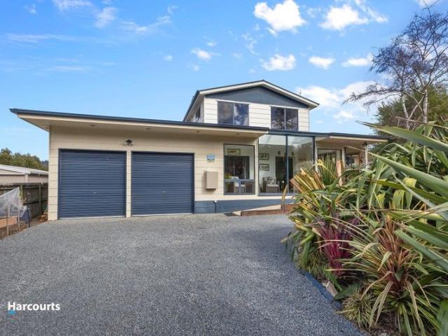 House for sale in Deep Bay, Tasmania