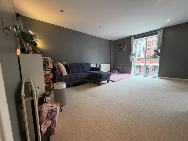 Apartment for rent in Dickens Heath, West Midlands