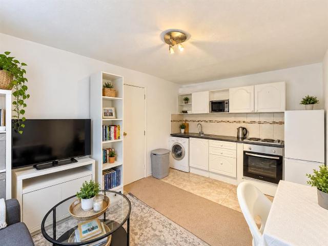 Apartment for rent in London Borough of Hillingdon, Greater London