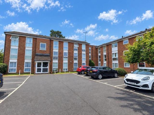 Apartment for rent in Five Acres, Hertfordshire