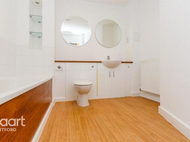 Apartment for rent in Worcester Park Estate, Monks Orchard