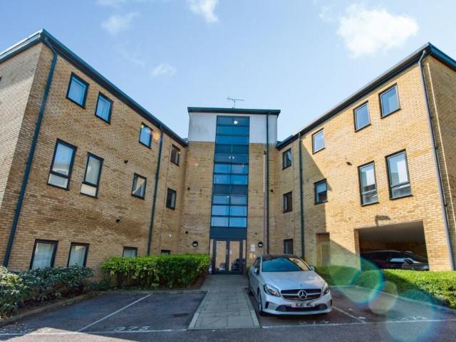 Apartment for rent in Worcester Park Estate, Monks Orchard
