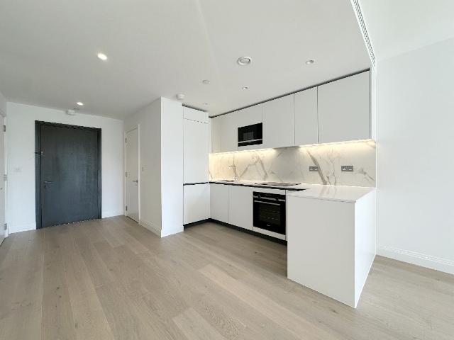Apartment for rent in Sands End, Greater London