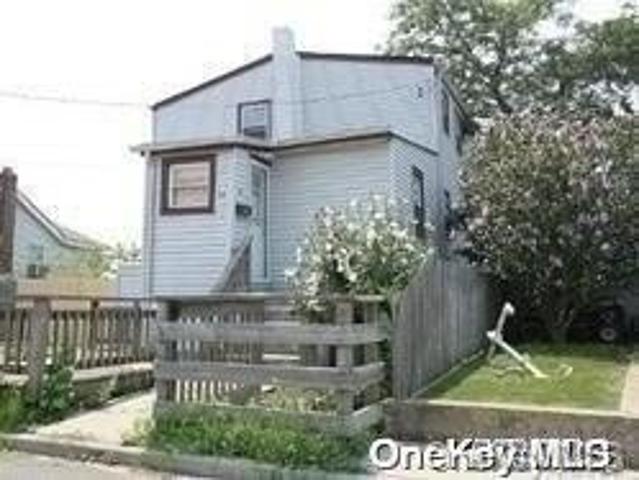 House for sale in East Rockaway