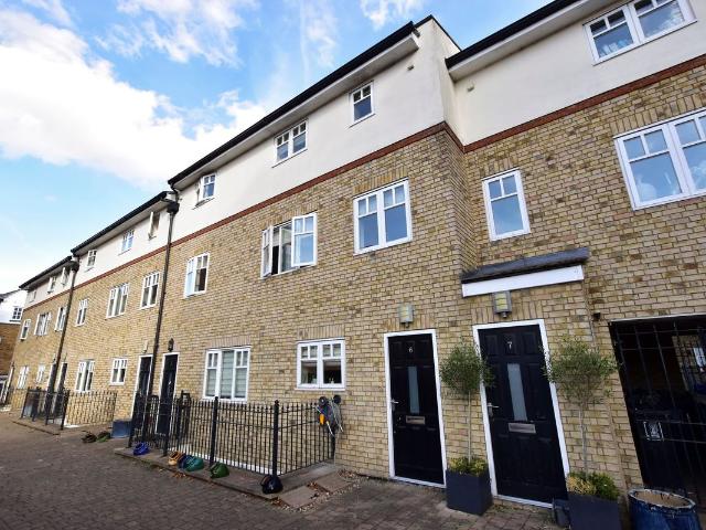 Apartment for rent in Watford Heath, North Watford