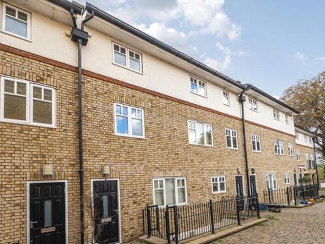 House for sale in Watford Heath, North Watford