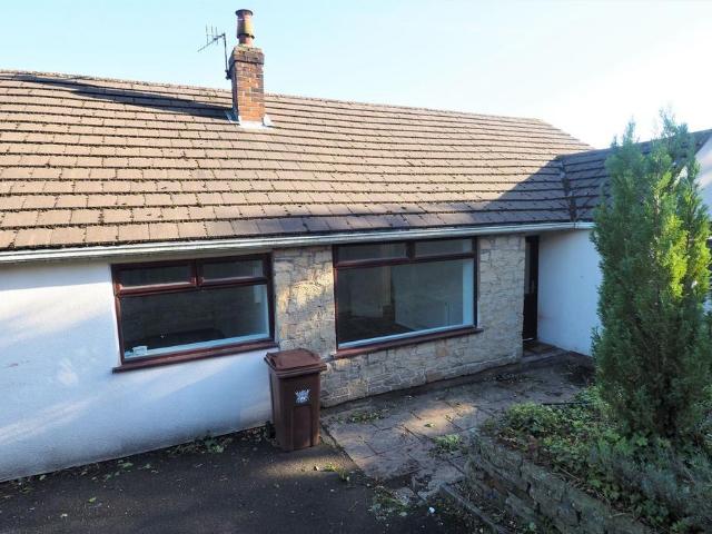 House for rent in Charlesworth, East Midlands