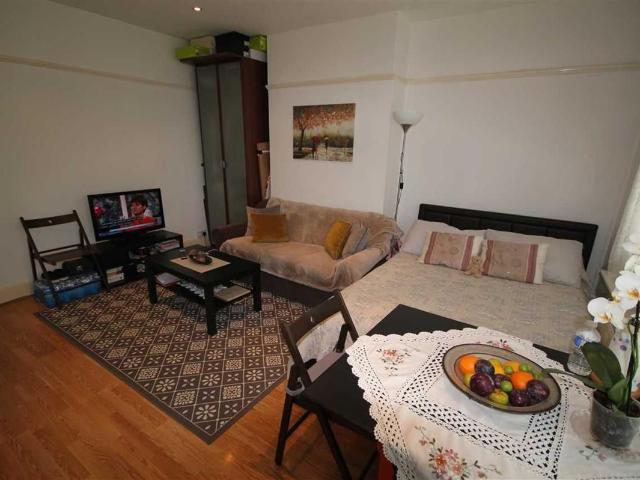 Studio for rent in Sudbury, Greater London