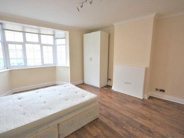 Apartment for rent in Hendon Central, Greater London