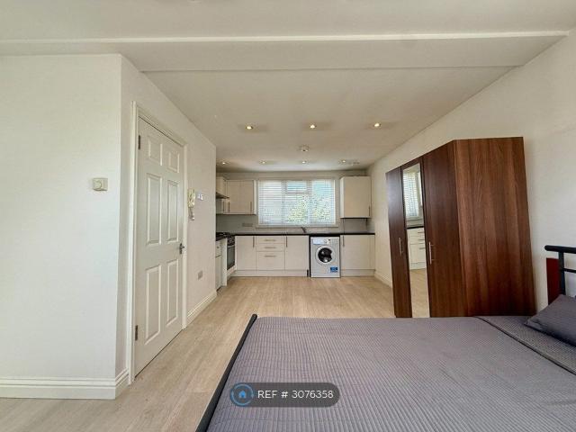 Studio for rent in London Borough of Barnet, Greater London