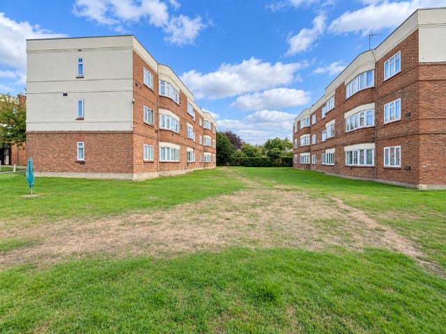 Apartment for rent in Mill Hill, Greater London