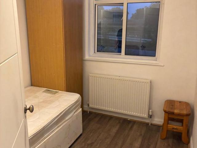 Room for rent in Grahame Park, Greater London