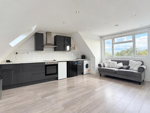 Apartment for rent in The Hale, Mill Hill
