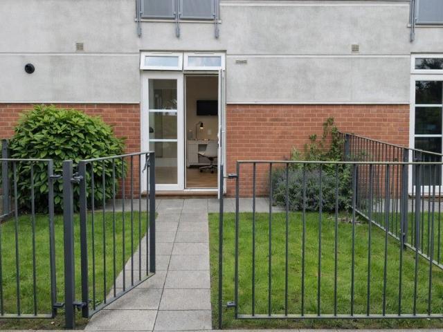 Studio for rent in Bede Island, Old Wharf