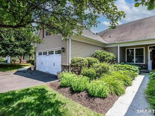 Condo for sale in Newtown, Connecticut