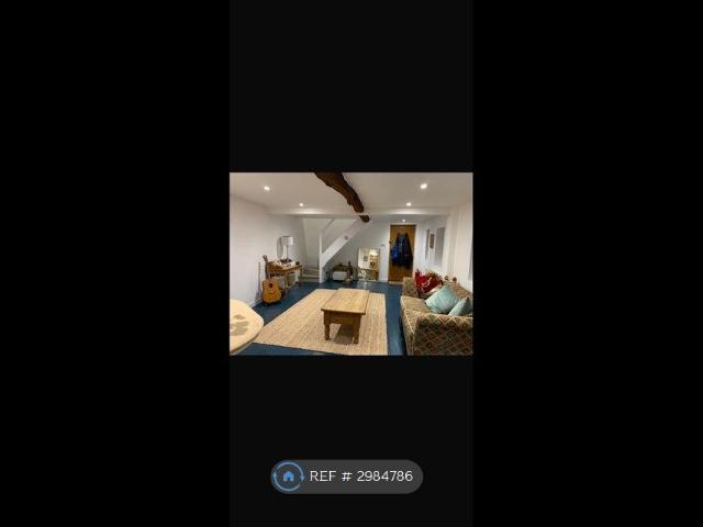 Studio for rent in Pouchen End, Hertfordshire