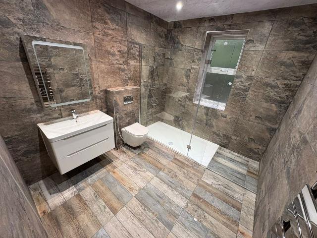 Room for rent in Chadsmoor, Staffordshire