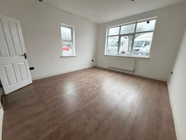 Room for rent in Chadsmoor, Staffordshire