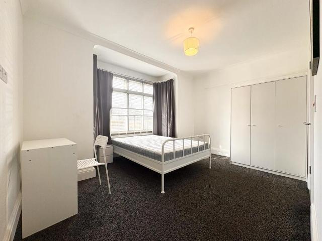 House for rent in Worcester Park Estate, Monks Orchard