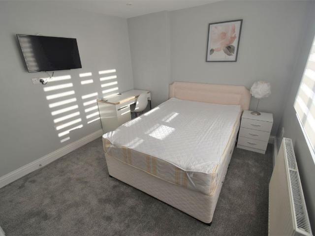 Room for rent in Worcester Park Estate, Monks Orchard