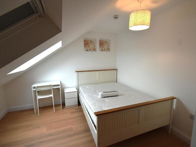 Room for rent in Worcester Park Estate, Monks Orchard