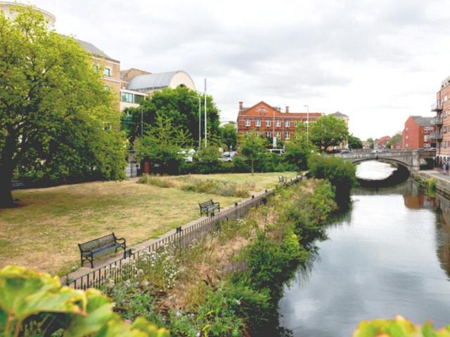 House for rent in Newtown, Reading