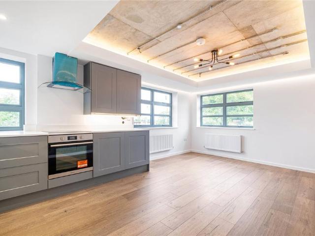 Apartment for rent in London Borough of Merton, Merton Park