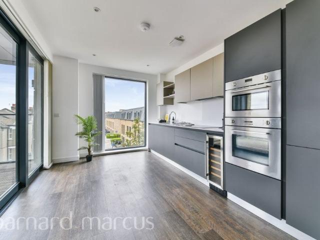 Apartment for rent in Broad Green, Croydon