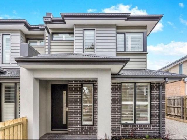 Townhouse for rent in South Kingsville, Victoria