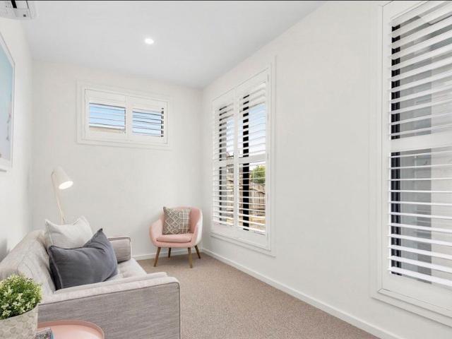 Townhouse for rent in South Kingsville, Melbourne