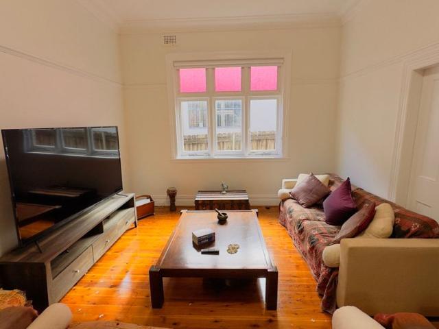 Room for rent in Charing Cross, Sydney