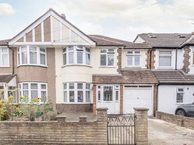 House for rent in Whitton, Greater London