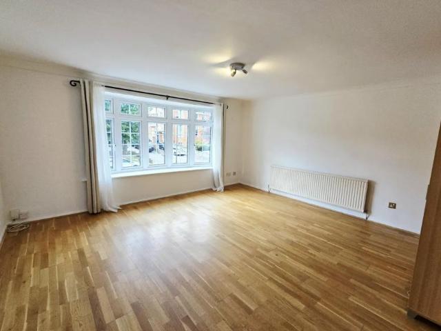 Townhouse for rent in Greater London