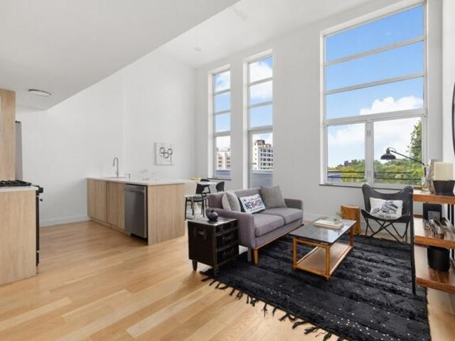 Apartment for sale in Arverne, New York